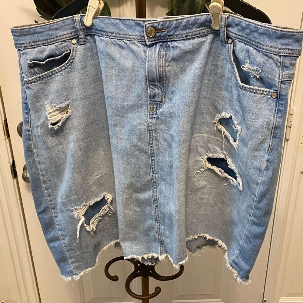 Cato Distressed Stretchy Jean Skirt 24W